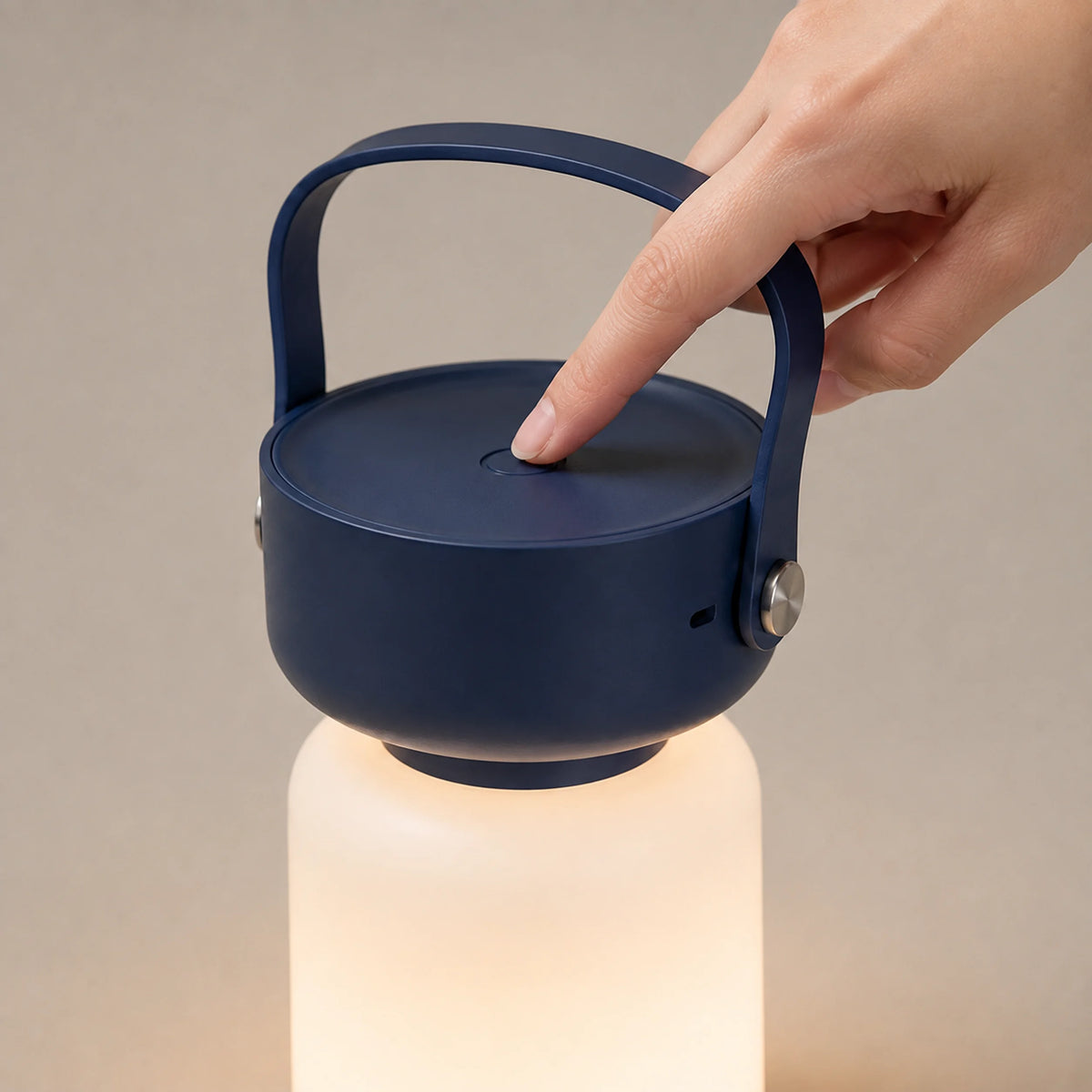 Touch-control top of the LS-8962 rechargeable lamp.